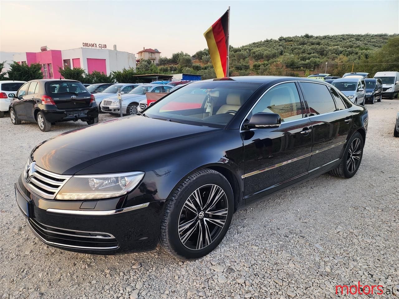 2015' Volkswagen Phaeton photo #1