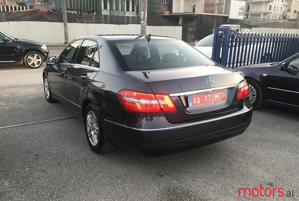 2009' Mercedes-Benz E 200 photo #2