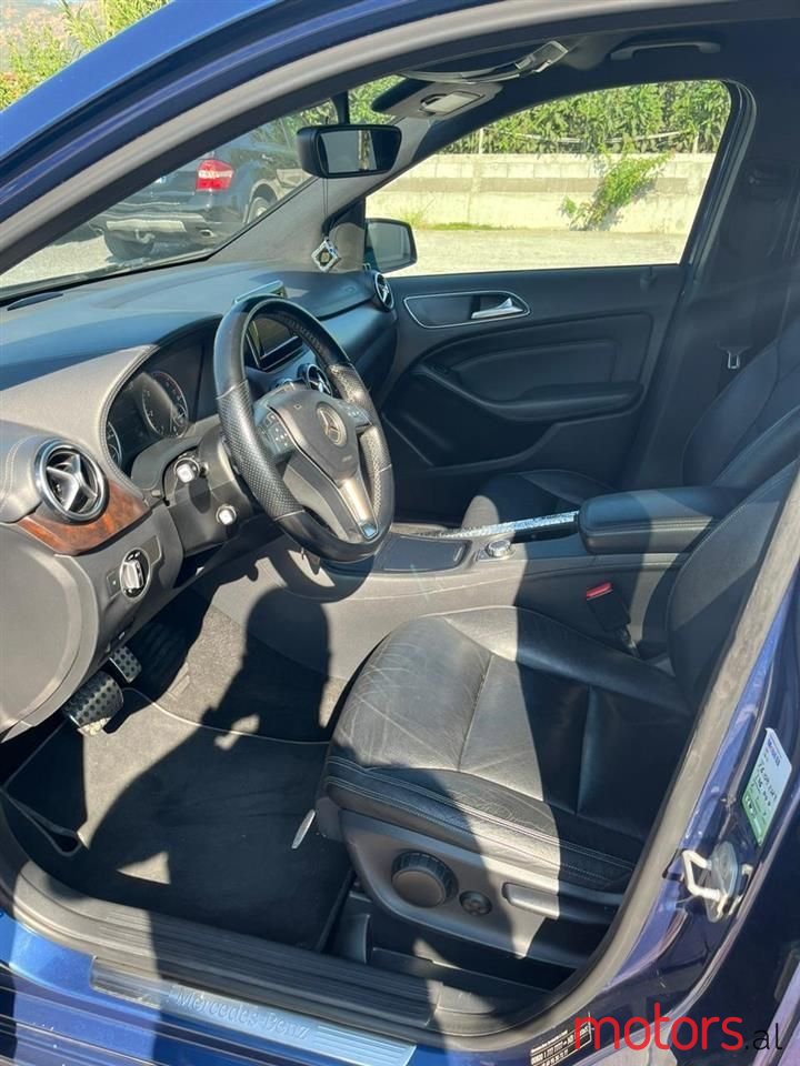 2012' Mercedes-Benz B 200 photo #5