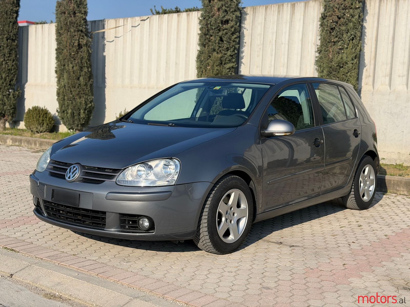 2005' Volkswagen Golf photo #1
