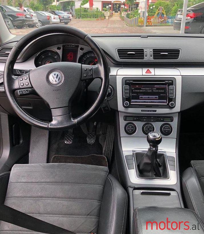 2008' Volkswagen Passat photo #2