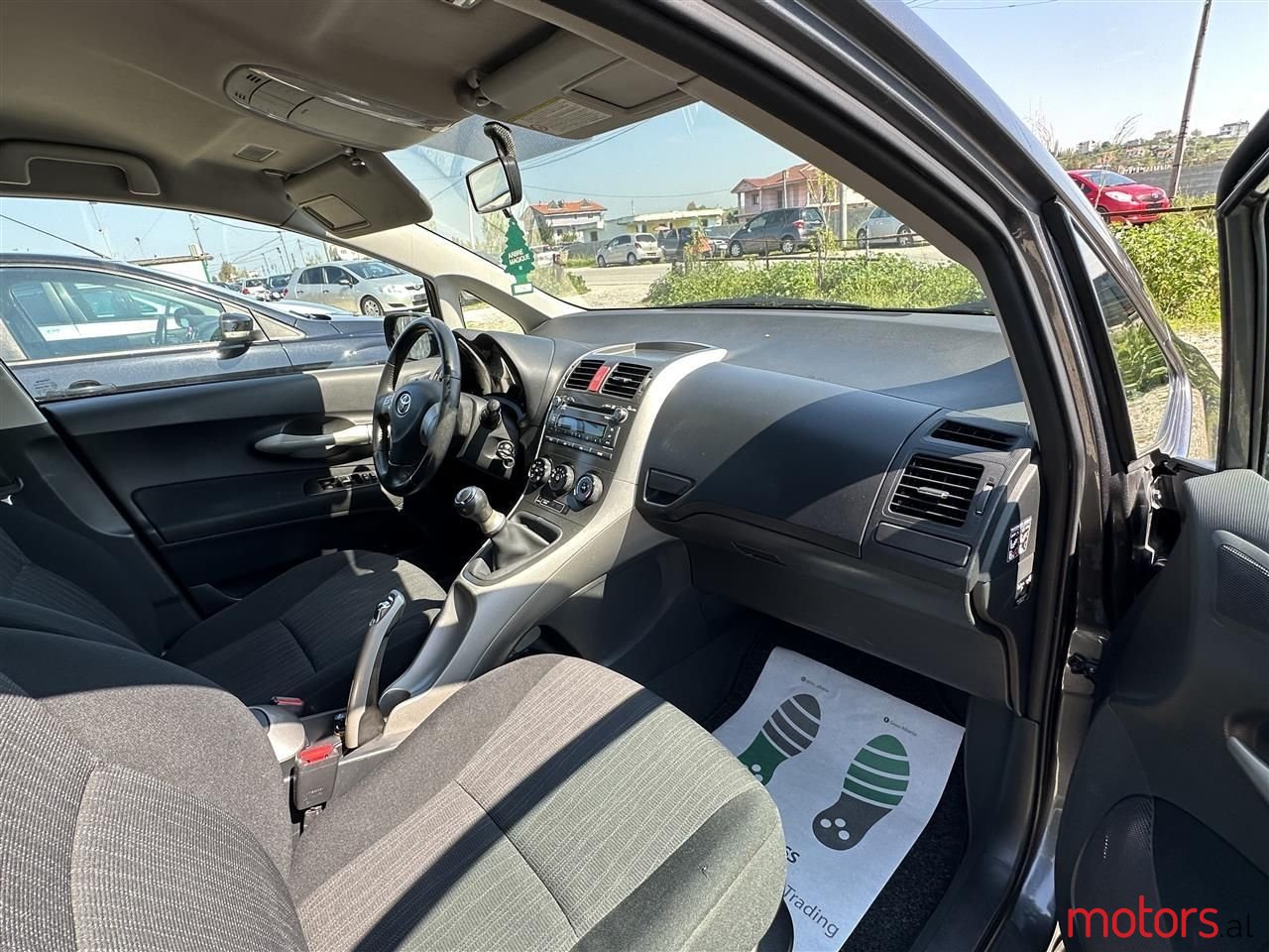 2008' Toyota Auris photo #2