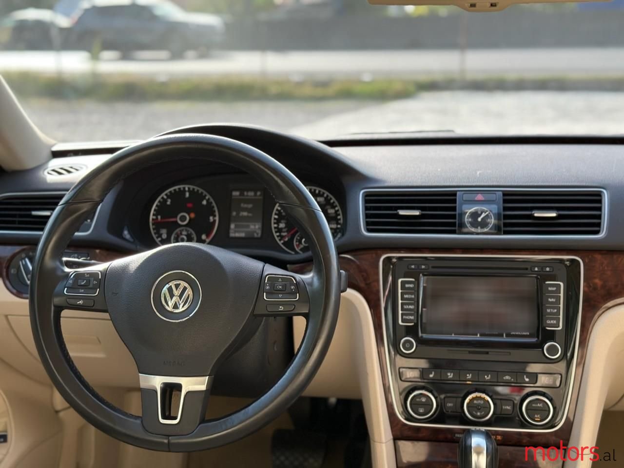 2013' Volkswagen Passat photo #5