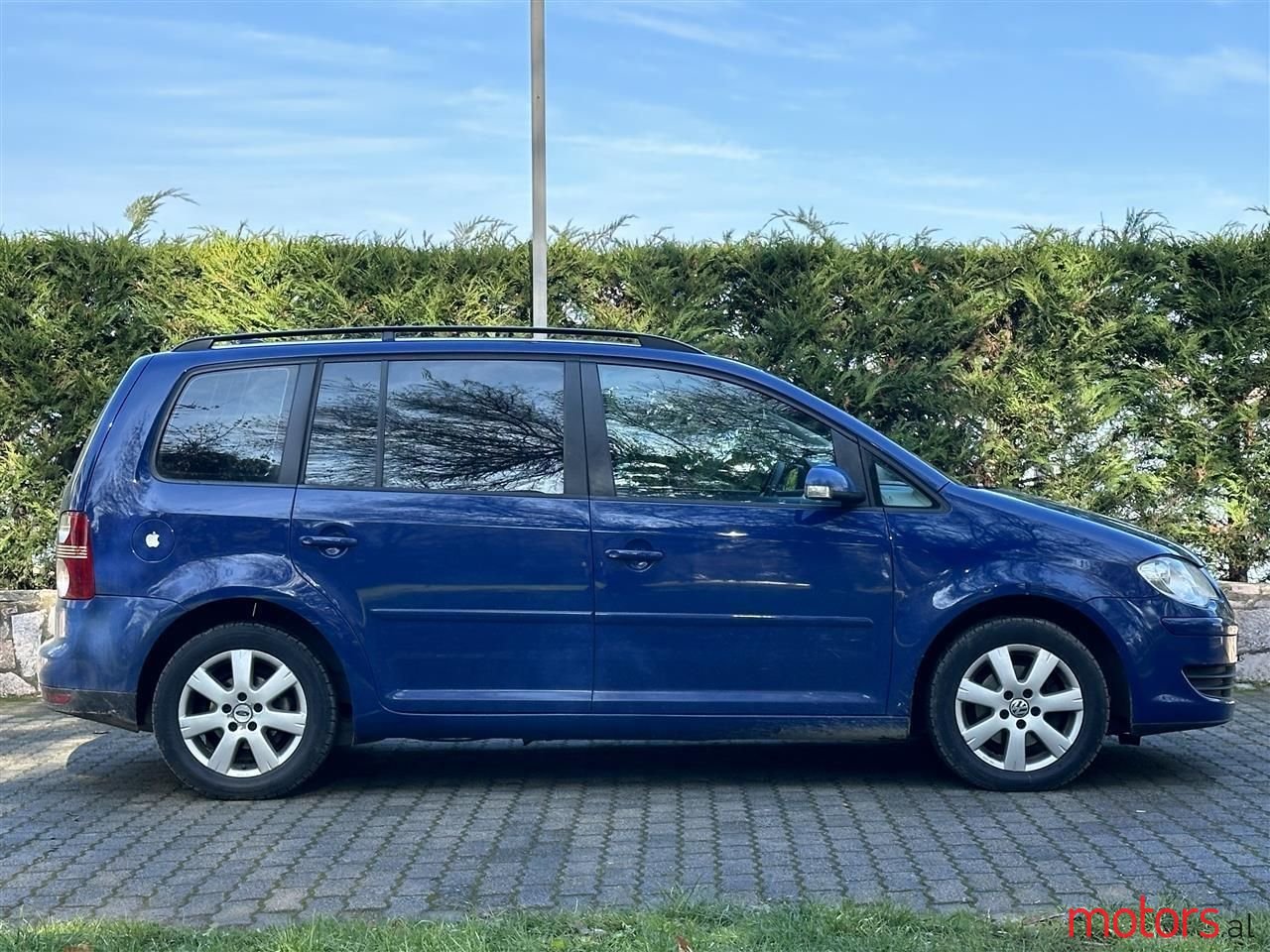 2007' Volkswagen Touran photo #2