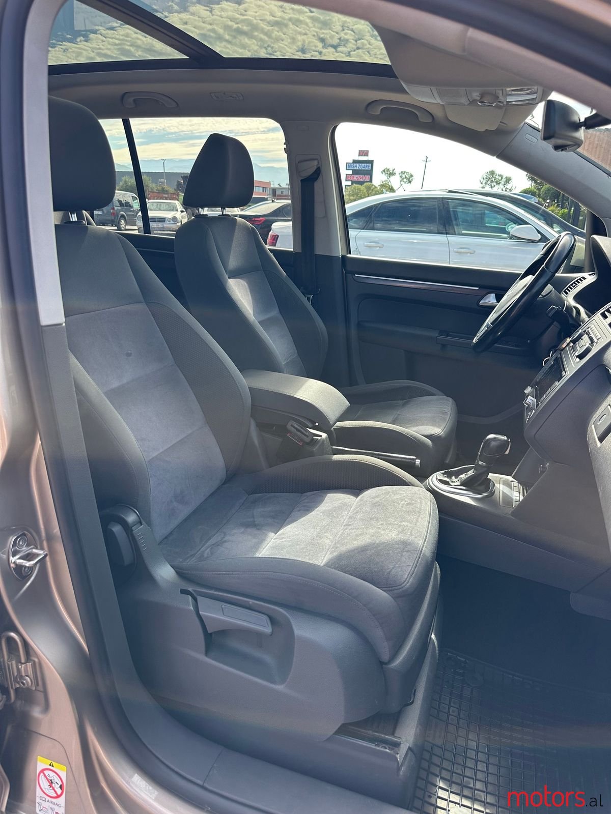 2013' Volkswagen Touran photo #6