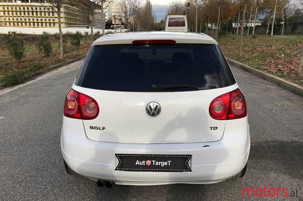 2004' Volkswagen Golf photo #1