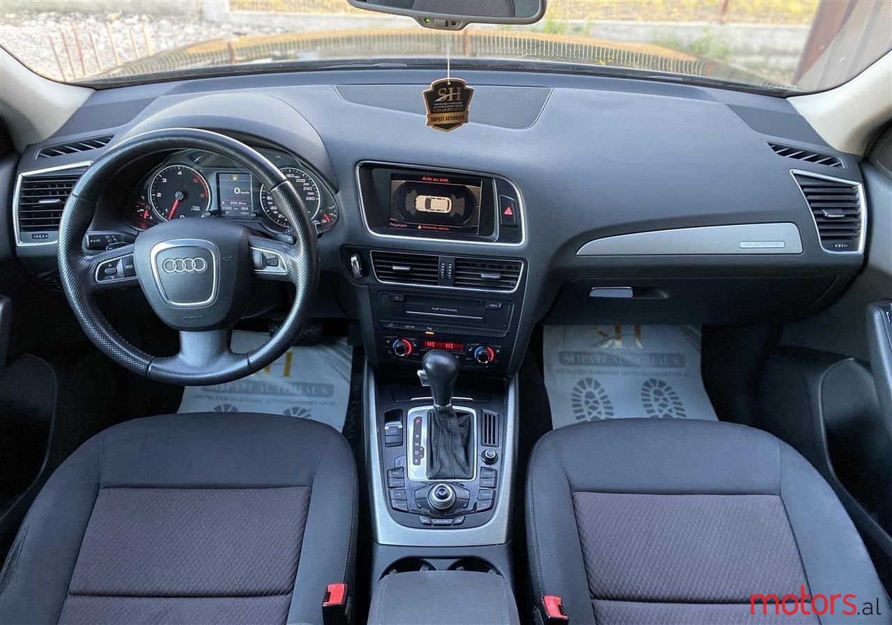 2010' Audi Q5 photo #5