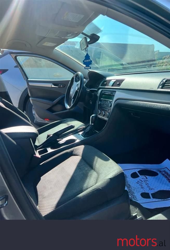 2014' Volkswagen Passat photo #4