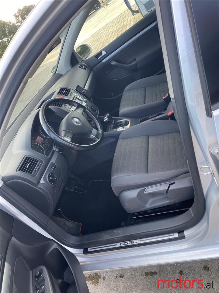 2006' Volkswagen Golf photo #5