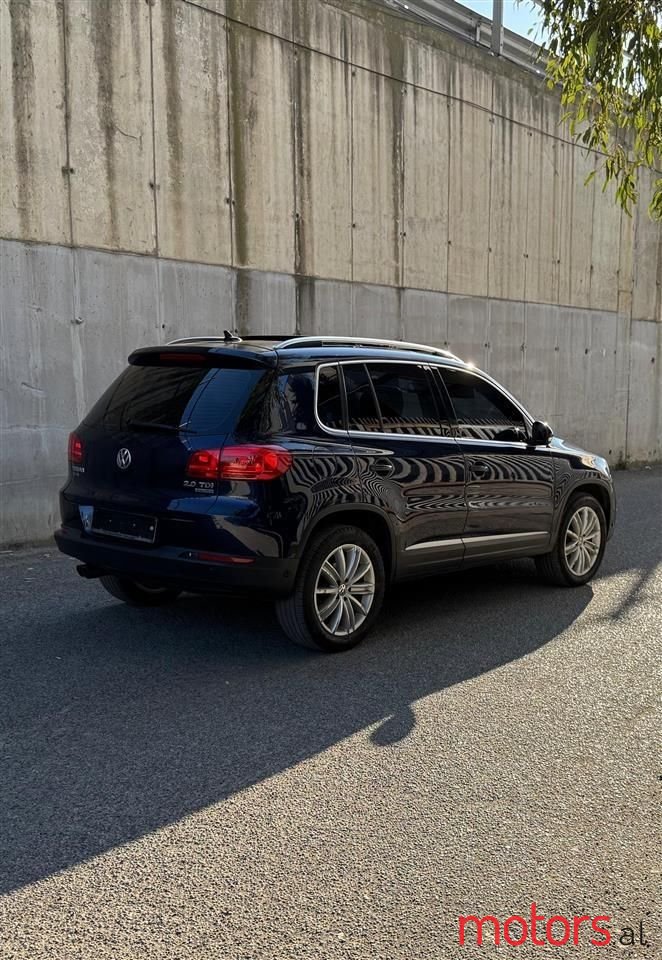 2012' Volkswagen Tiguan photo #4