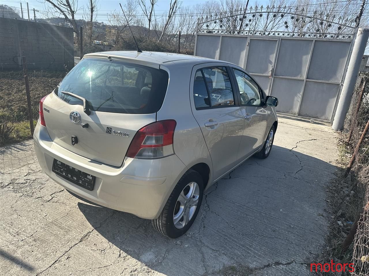 2010' Toyota Yaris photo #6