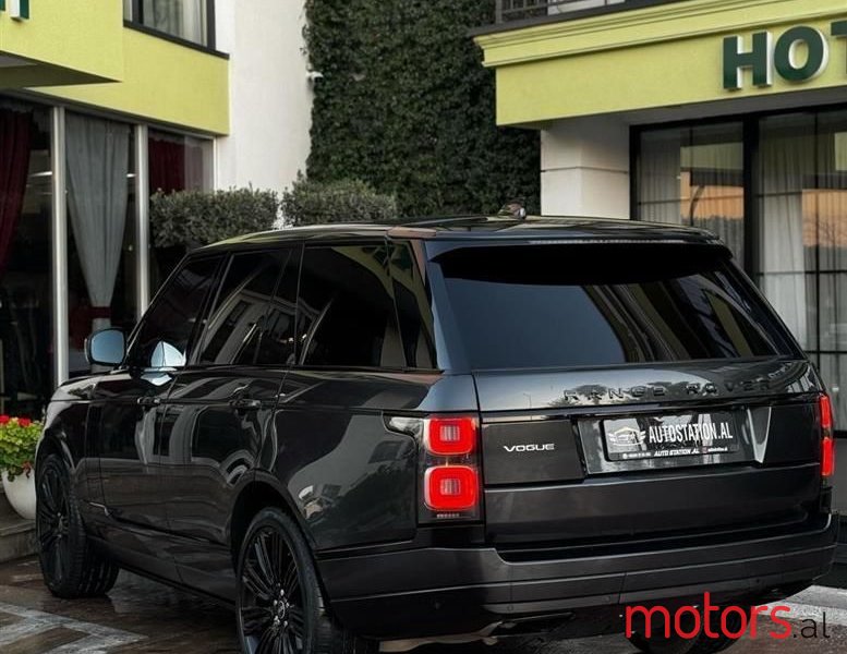 2019' Land Rover Range Rover photo #4