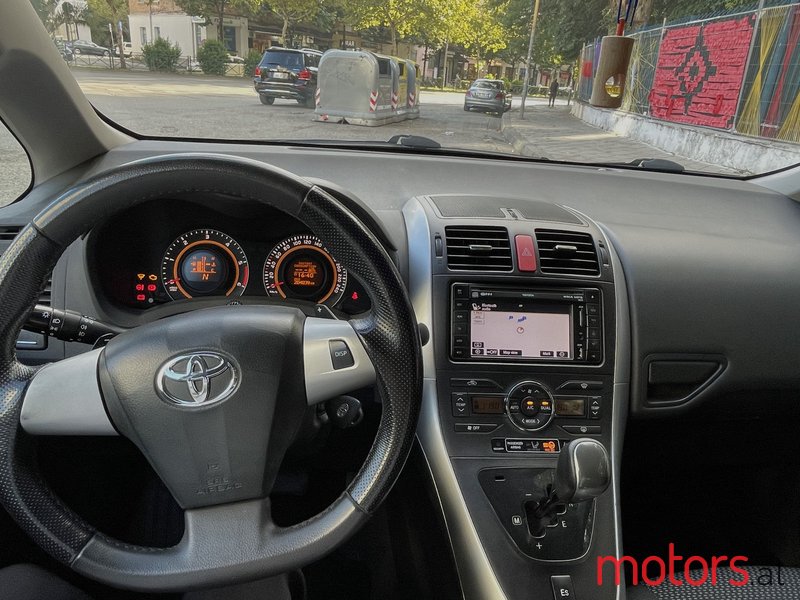 2010' Toyota Auris photo #4