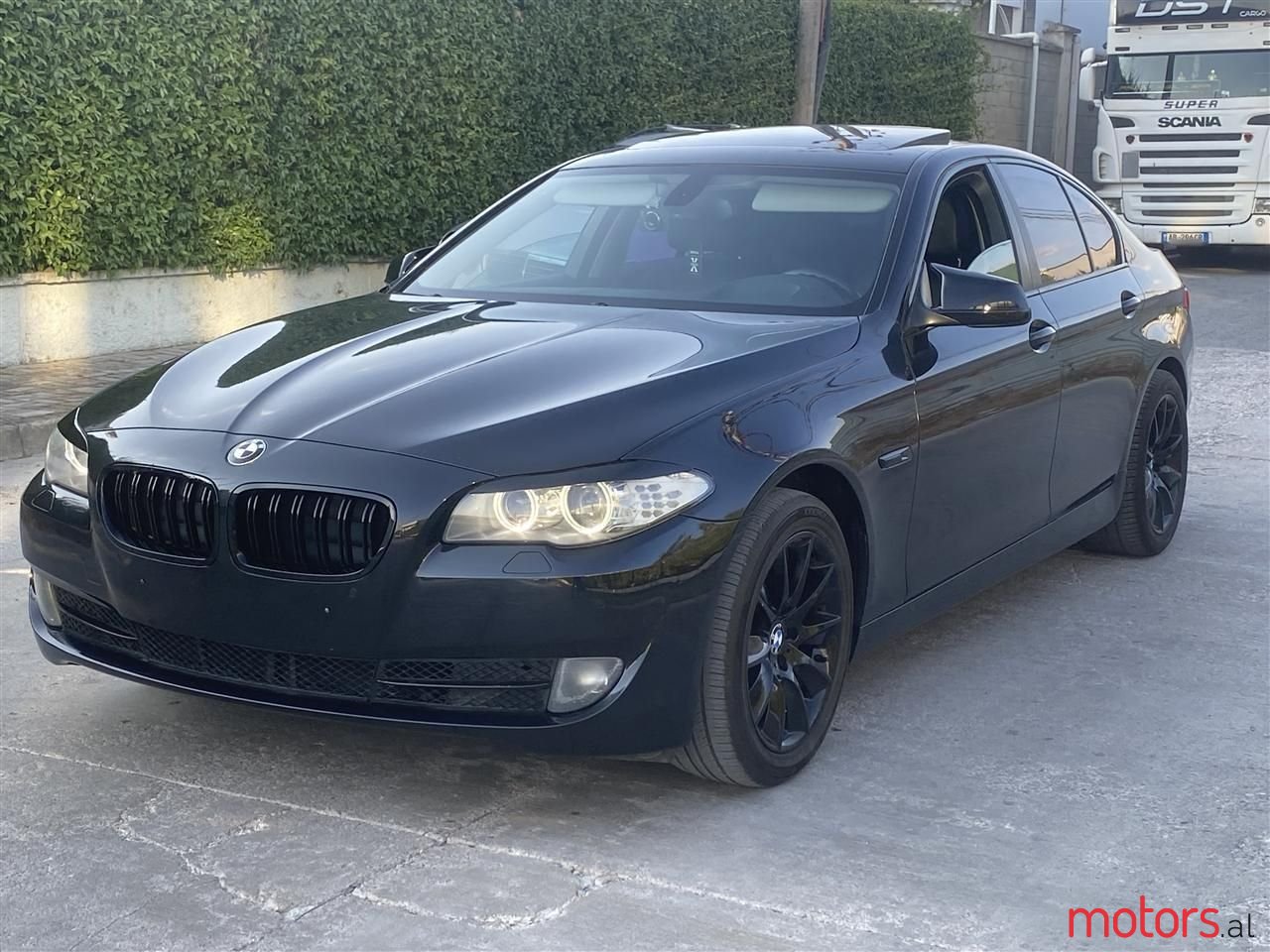 2011' BMW 528 photo #4