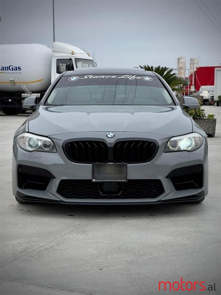 2011' BMW 528 photo #2