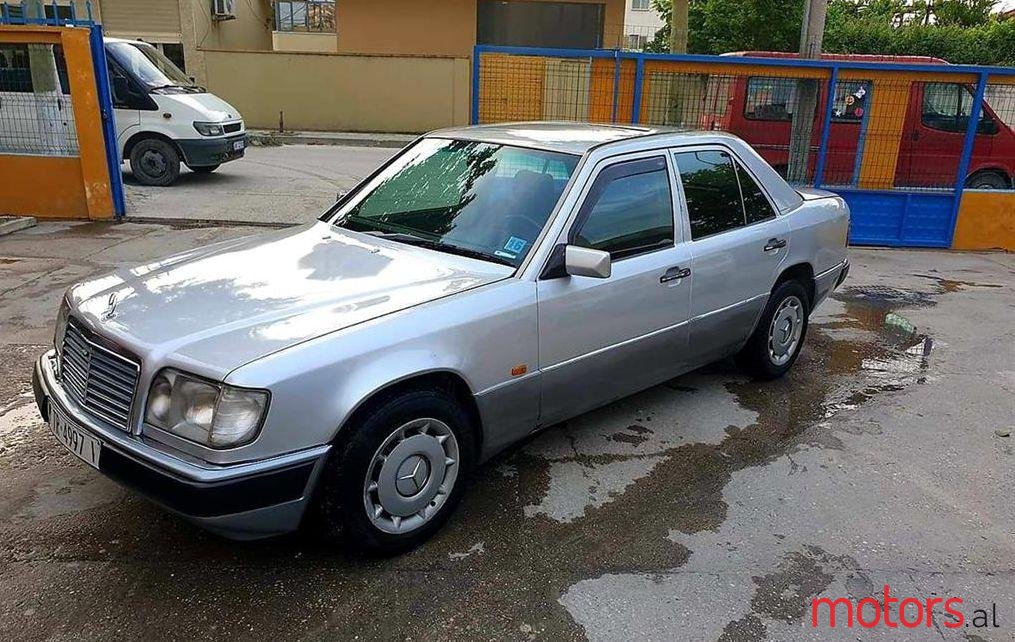 1992' Mercedes-Benz E 200 photo #1