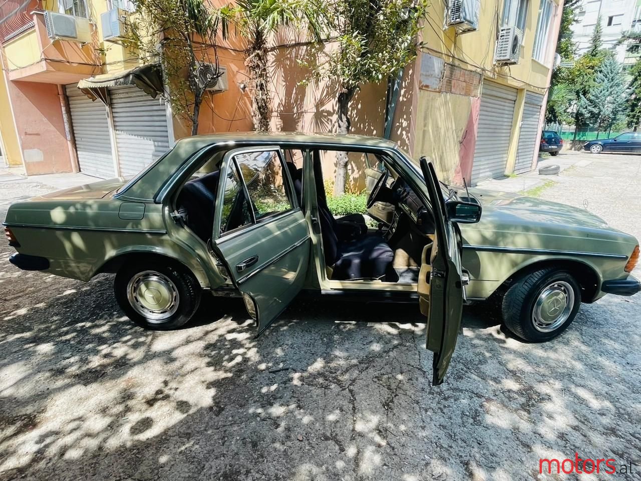 1984' Mercedes-Benz 200 photo #3