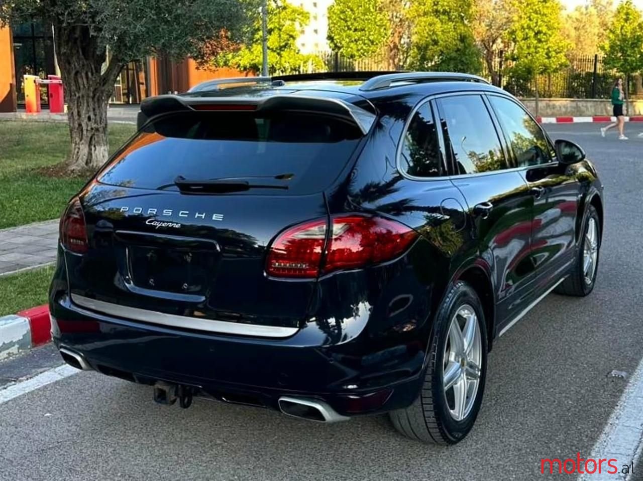 2015' Porsche Cayenne photo #3