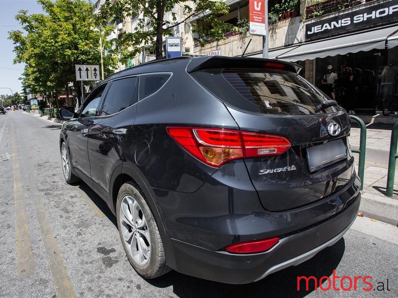 2012' Hyundai Santa Fe photo #3