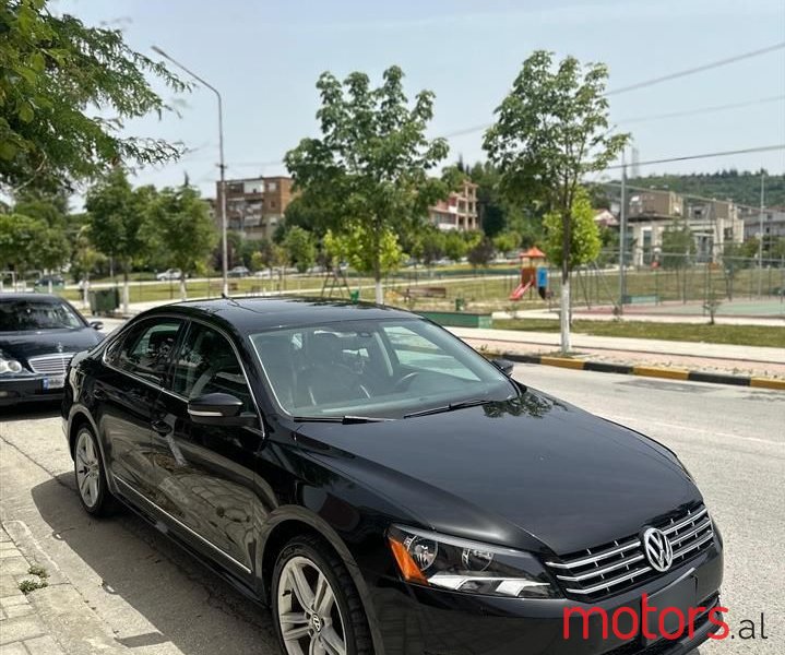 2013' Volkswagen Passat photo #3