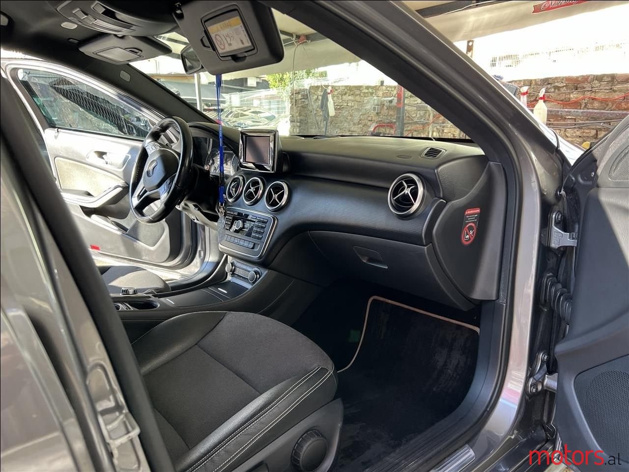 2014' Mercedes-Benz A 180 photo #3