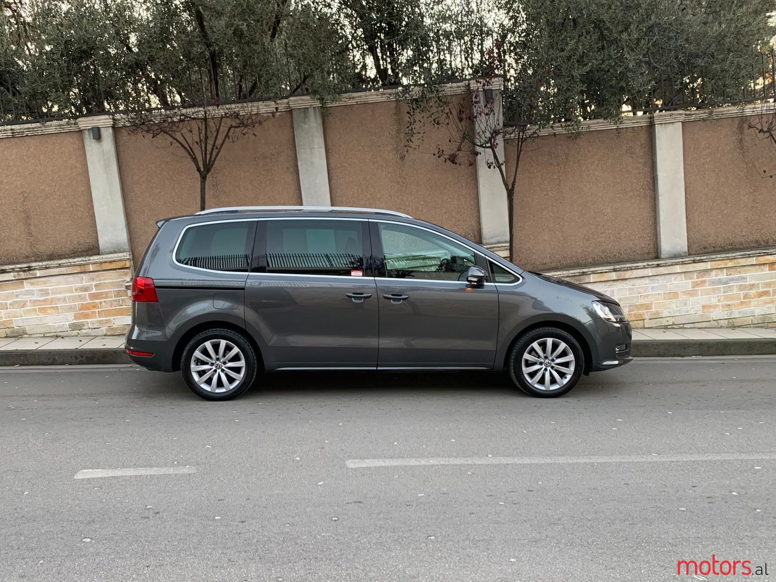 2011' Volkswagen Sharan photo #5