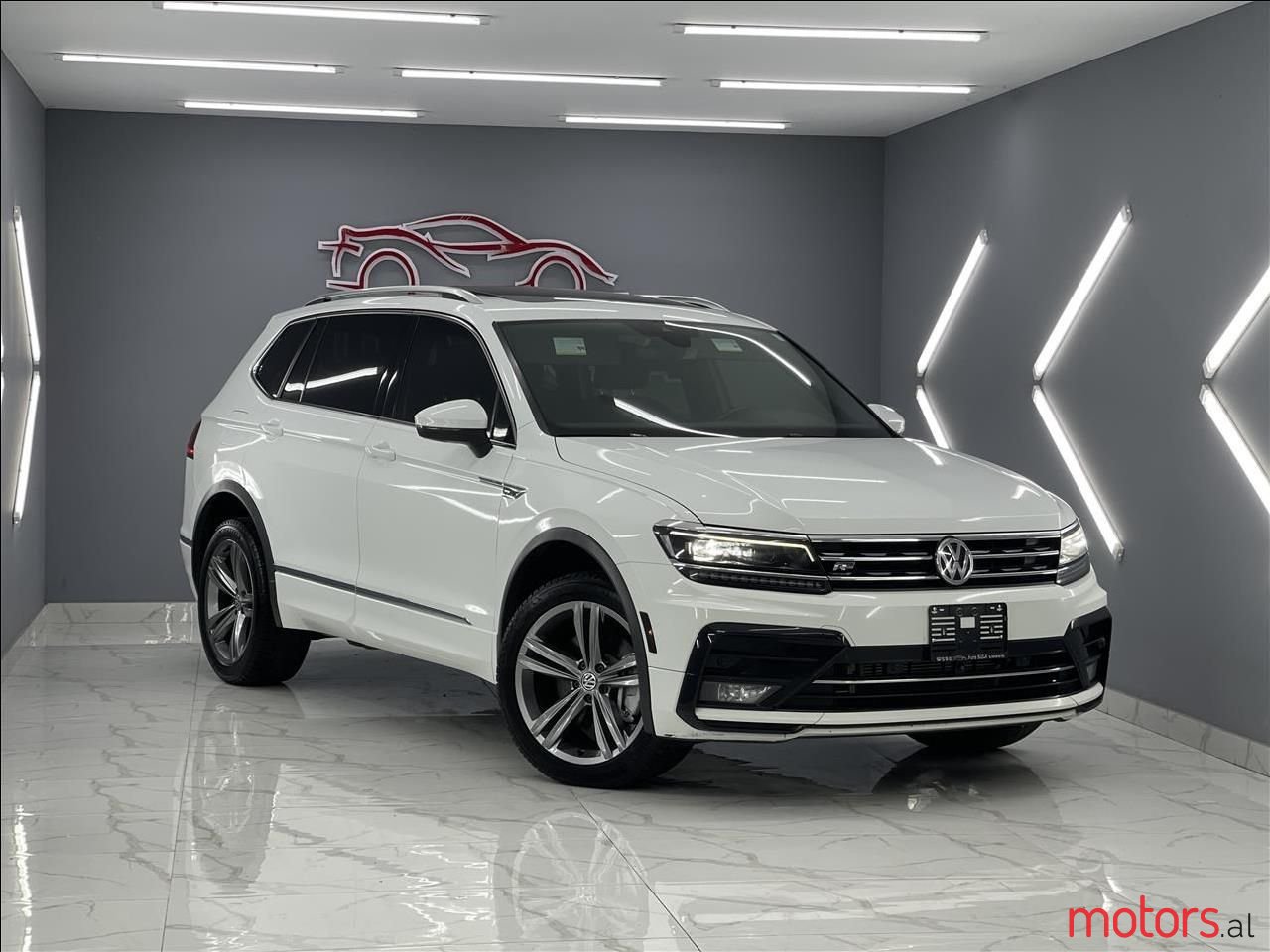 2019' Volkswagen Tiguan photo #1