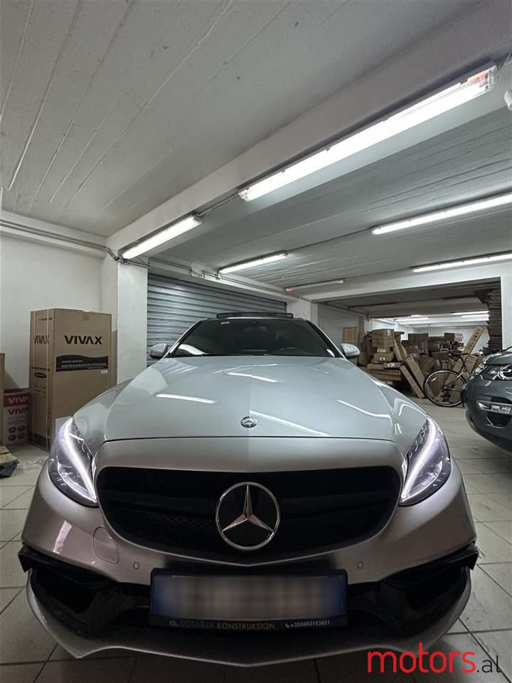 2015' Mercedes-Benz C 300 photo #1