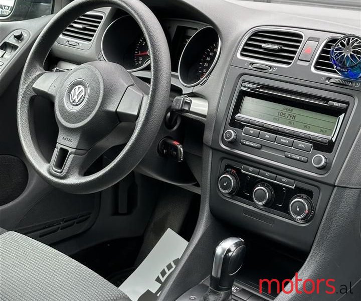 2011' Volkswagen Golf photo #4