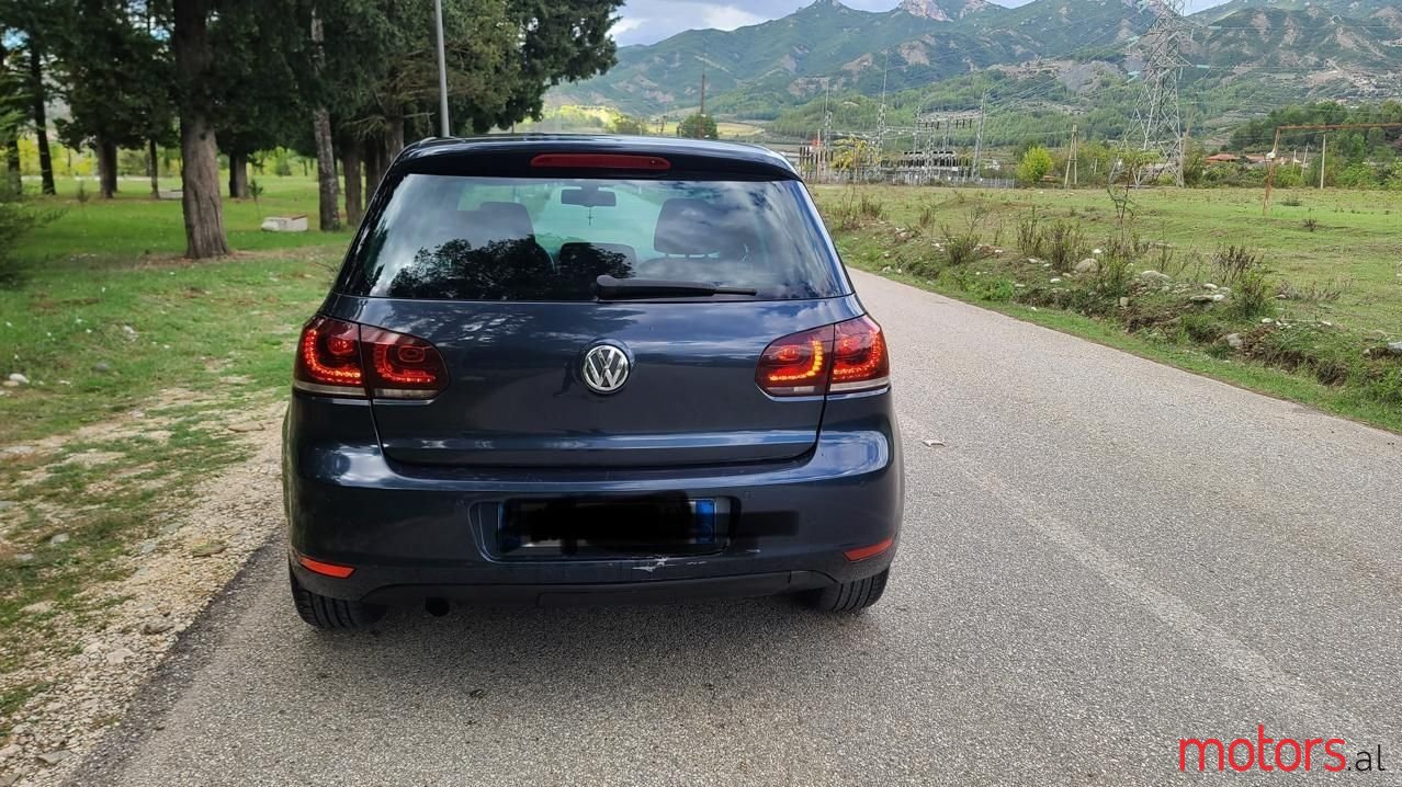 2011' Volkswagen Golf photo #2