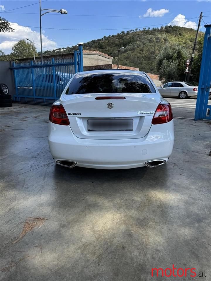 2010' Suzuki Kizashi photo #4