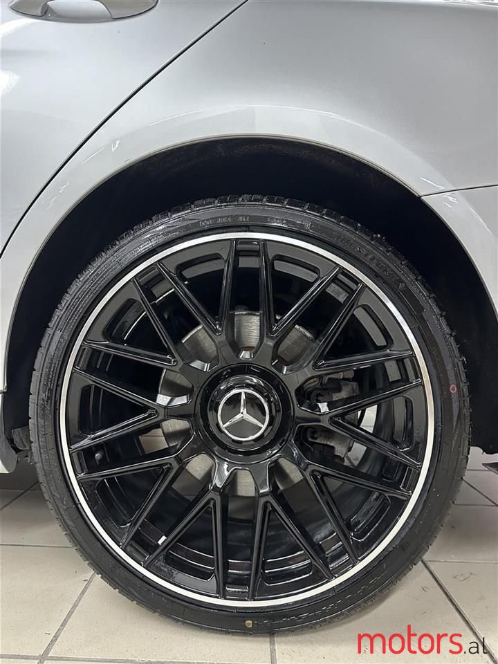 2015' Mercedes-Benz C 300 photo #3