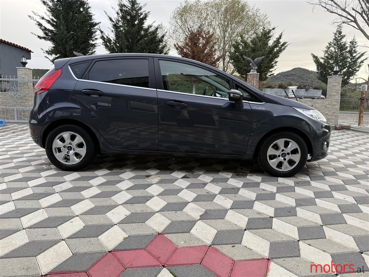 2011' Ford Fiesta photo #3