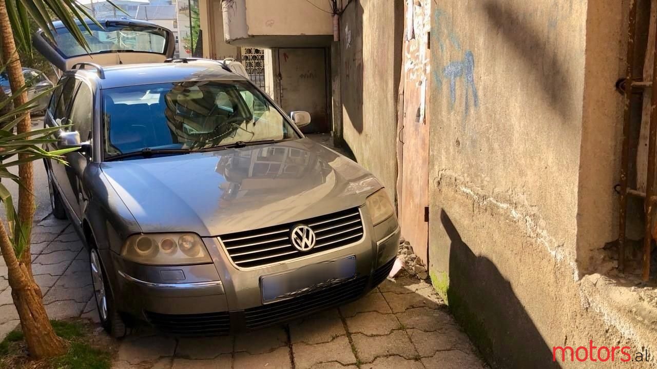 2002' Volkswagen Passat photo #2