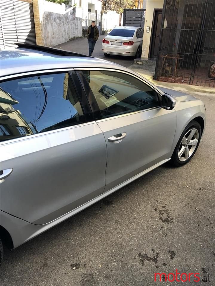 2013' Volkswagen Passat photo #5