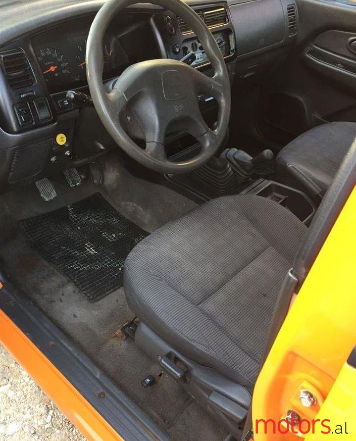 2004' Mitsubishi L200 photo #2