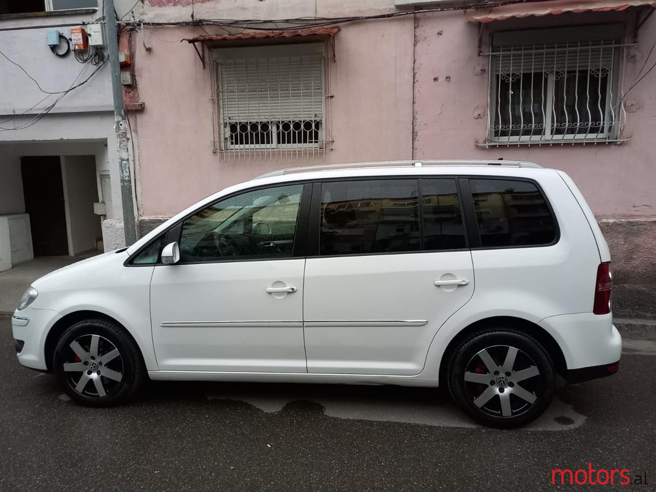 2008' Volkswagen Touran photo #4