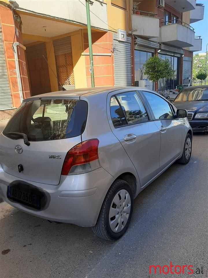 2009' Toyota Yaris photo #3