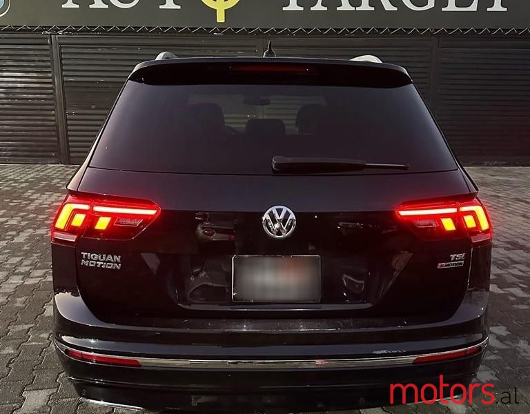 2018' Volkswagen Tiguan photo #4