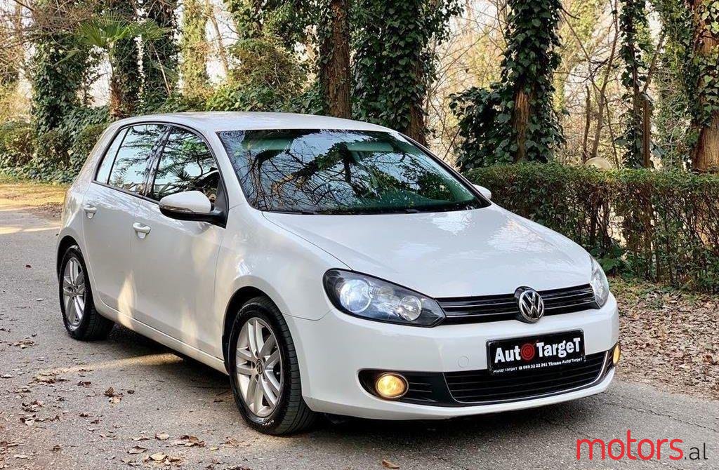 2011' Volkswagen Golf photo #1