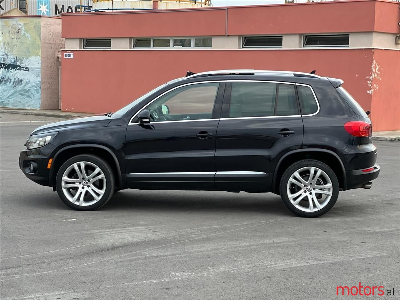 2012' Volkswagen Tiguan photo #3