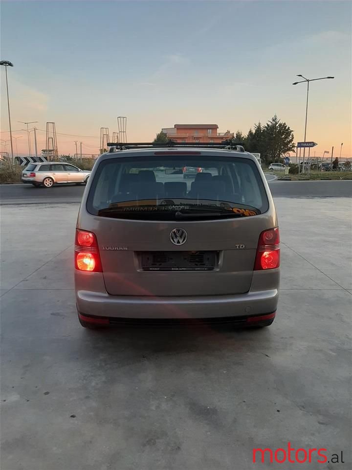 2007' Volkswagen Touran photo #6