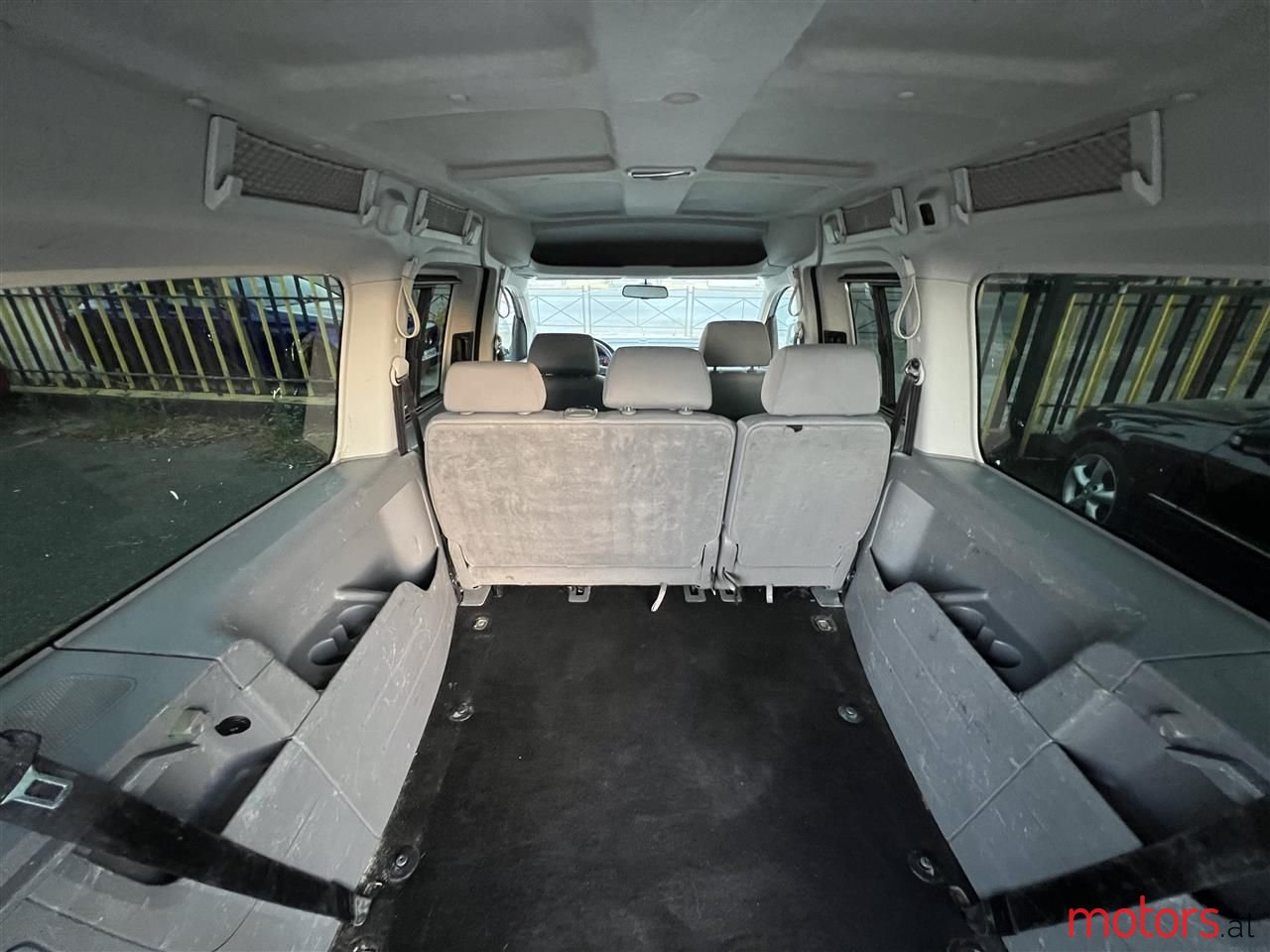 2009' Volkswagen Caddy photo #4