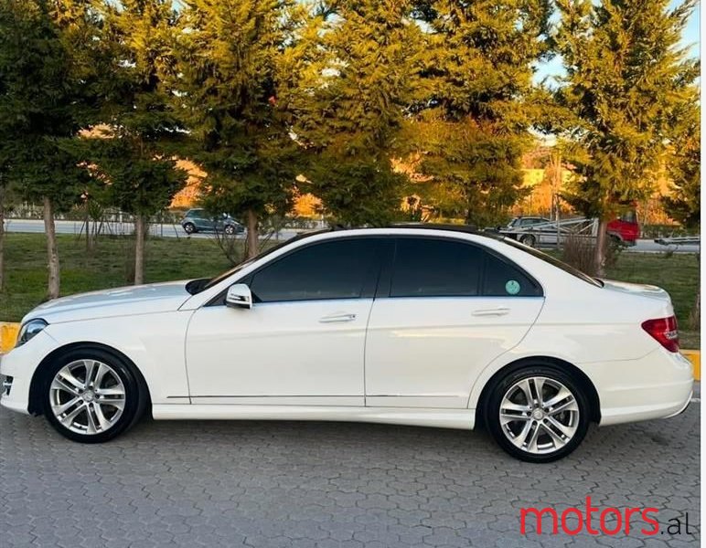 2013' Mercedes-Benz C 200 photo #2