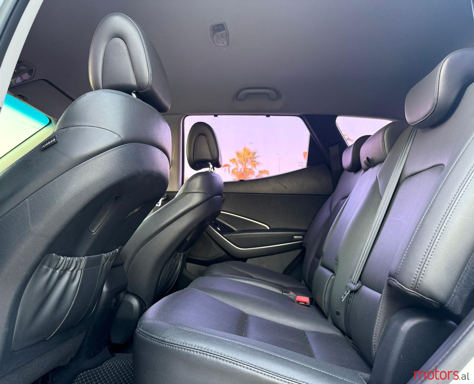 2015' Hyundai Santa Fe photo #2