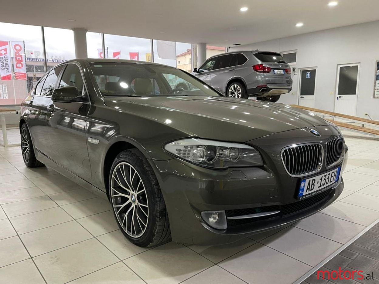 2013' BMW 528 photo #1