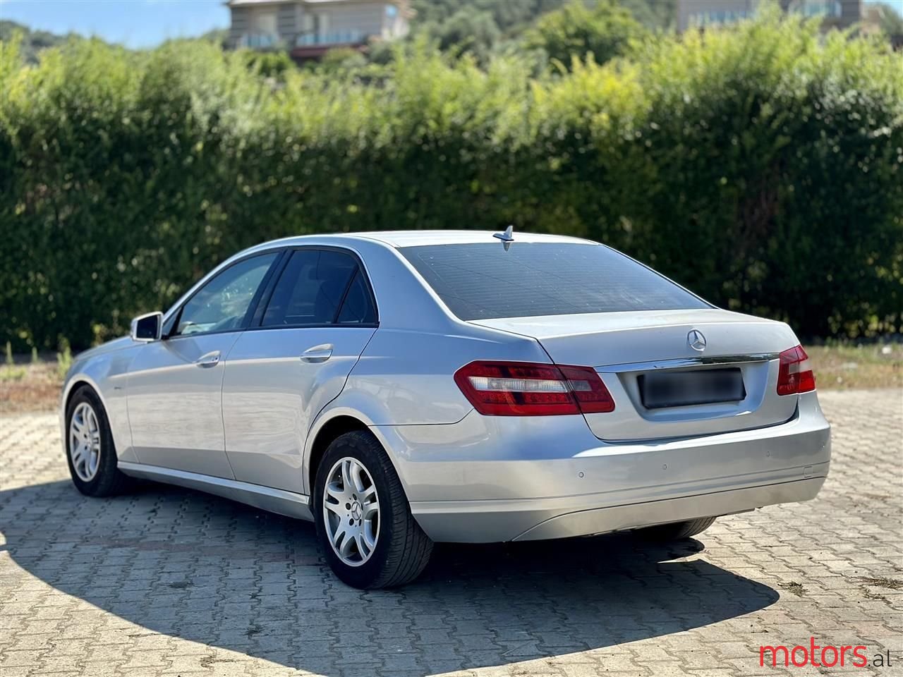 2010' Mercedes-Benz E 220 photo #6