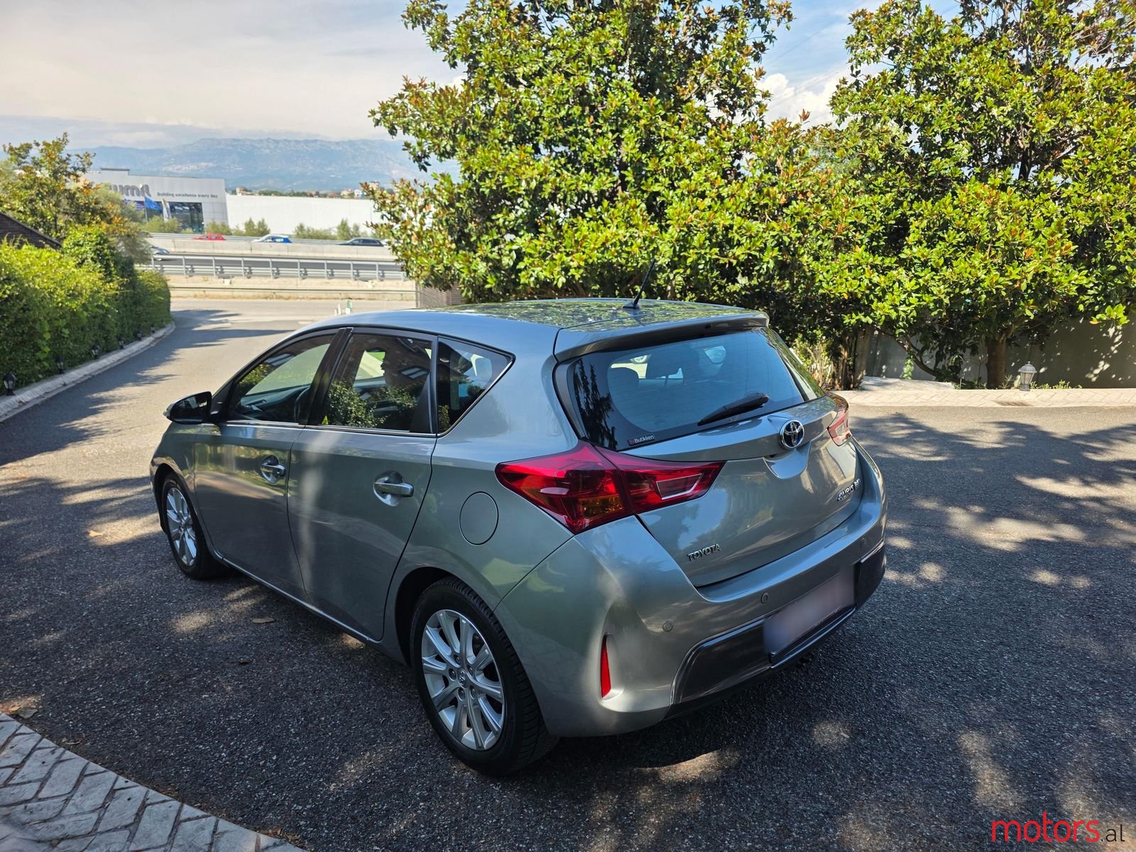 2013' Toyota Auris photo #5