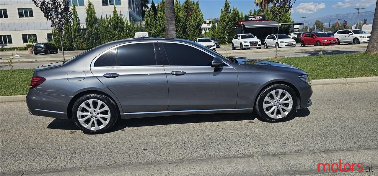 2017' Mercedes-Benz E 220 photo #5