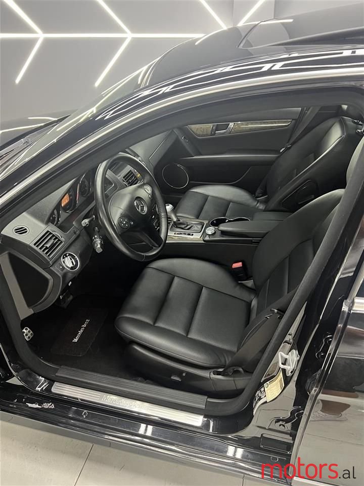 2011' Mercedes-Benz C 250 photo #4